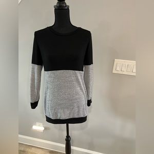 Women’s Black and Gray Knit Tunic Sweater Size L